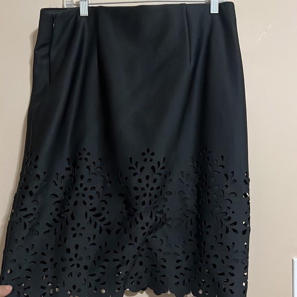 Nine West black lace skirt - size large - Picture 2 of 3